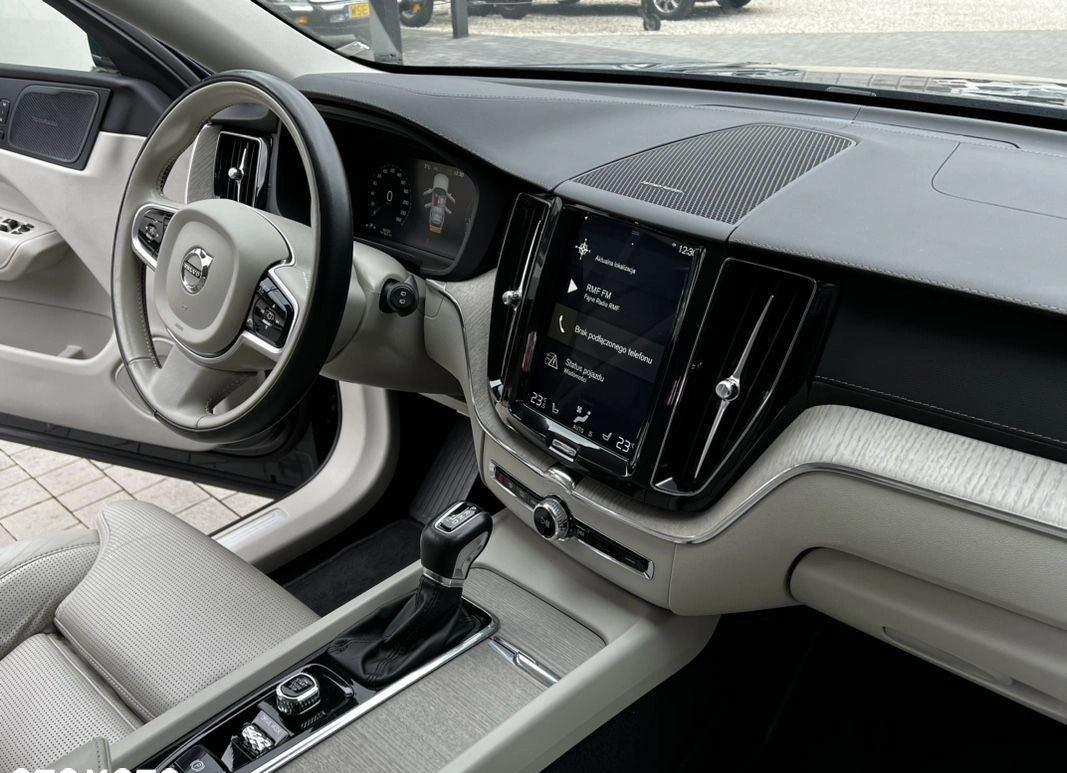 Volvo XC 60 cena 139999 przebieg: 180000, rok produkcji 2019 z Mrozy małe 704